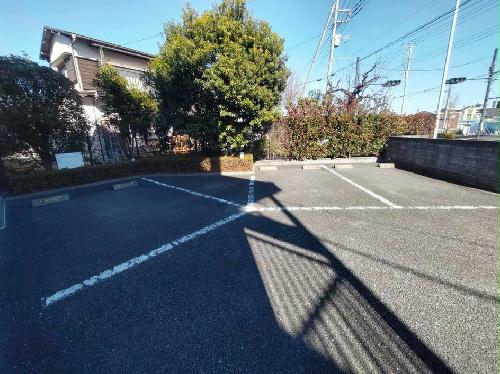14/14 駐車場