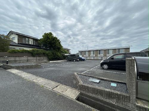 13/14 駐車場