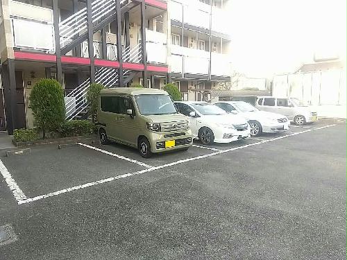 14/14 駐車場