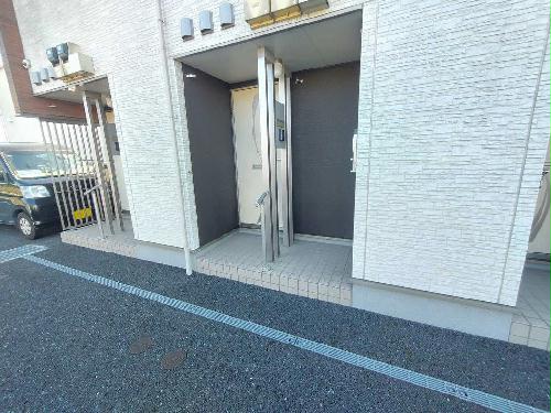 13/16 エントランス