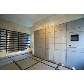 16/23 エントランス