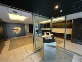 13/14 エントランス