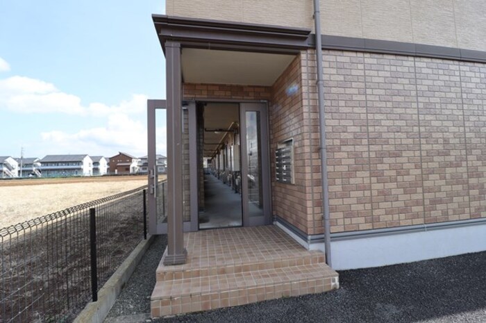 16/18 エントランス