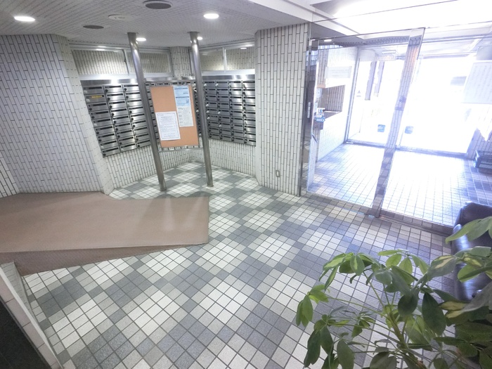 18/22 エントランス