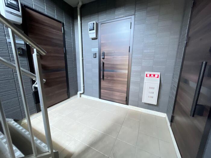 18/28 エントランス