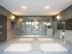 16/17 エントランス