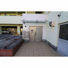 2/2 エントランス