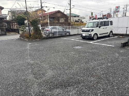 13/16 駐車場