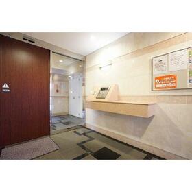 16/23 エントランス