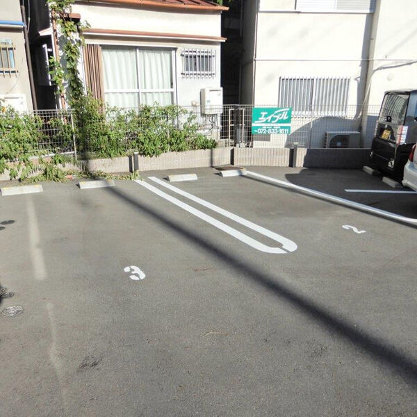 13/16 駐車場