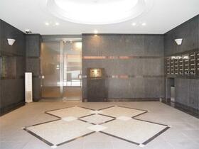 16/16 エントランス