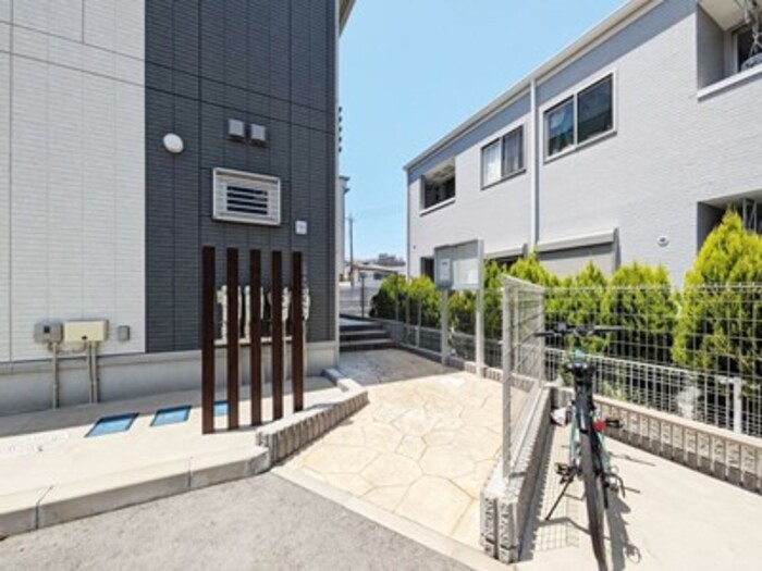 16/20 エントランス