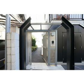 16/23 エントランス