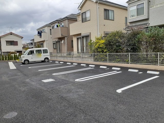 27/30 駐車場
