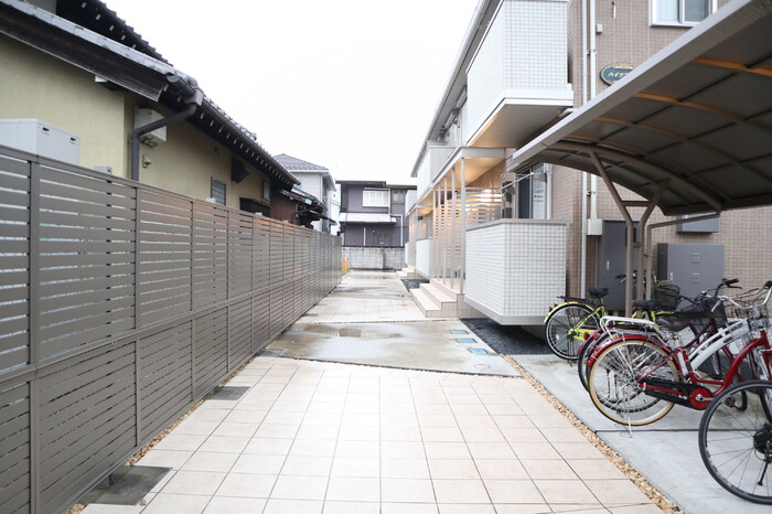 19/30 エントランス