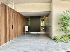 16/16 エントランス