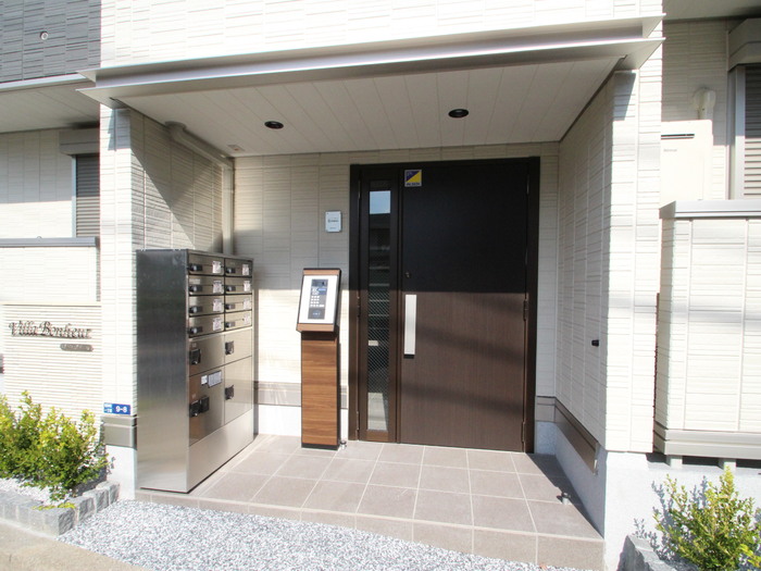 18/22 エントランス