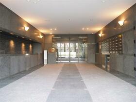 16/20 エントランス