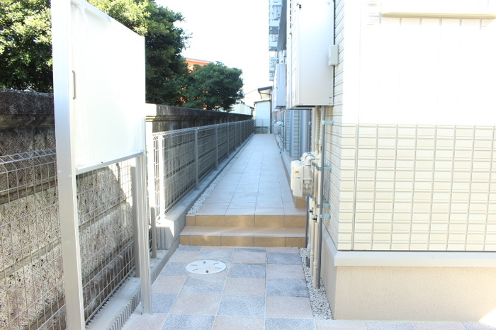 19/27 エントランス