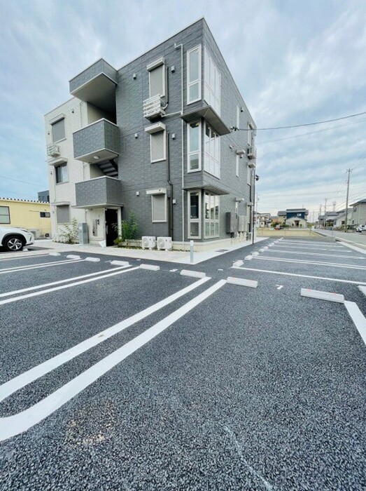 17/17 駐車場