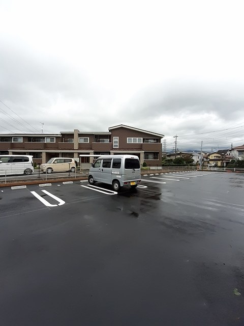 14/18 駐車場