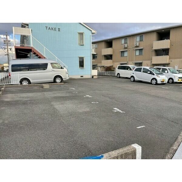 13/19 駐車場