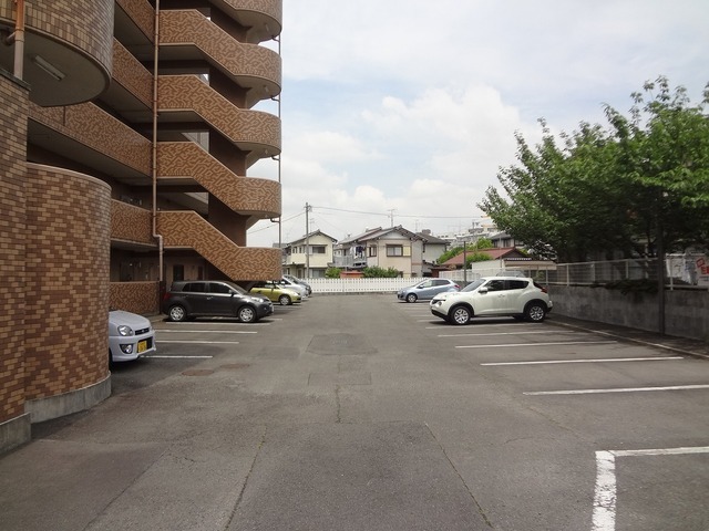 16/20 駐車場