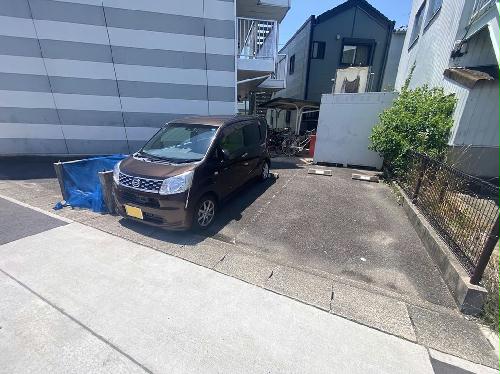 13/17 駐車場