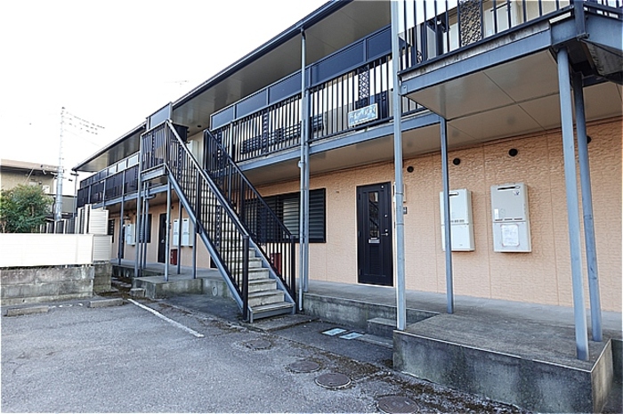 19/27 エントランス