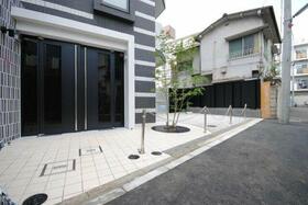 13/13 エントランス