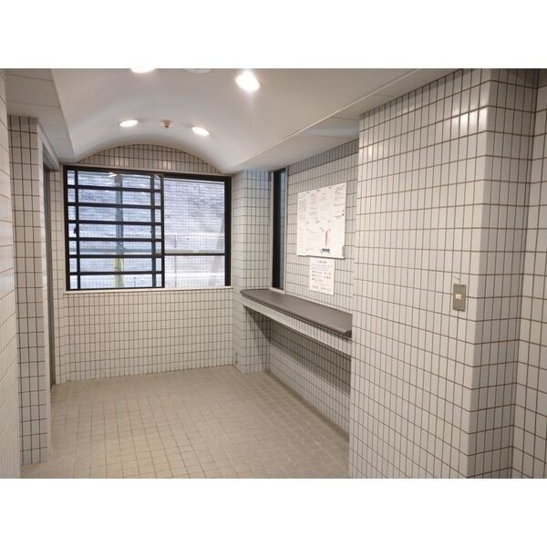 16/18 エントランス