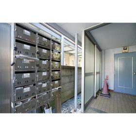 16/23 エントランス