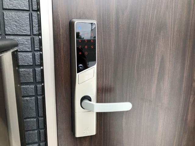 22/26 エントランス