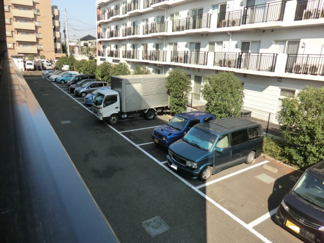 22/27 駐車場