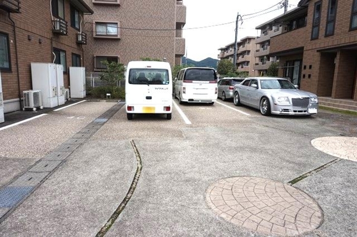 16/16 駐車場