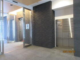 16/16 エントランス