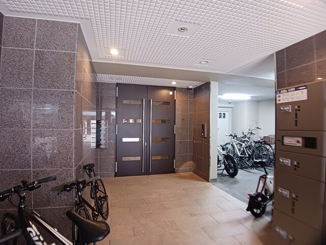 14/20 エントランス