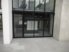 16/19 エントランス