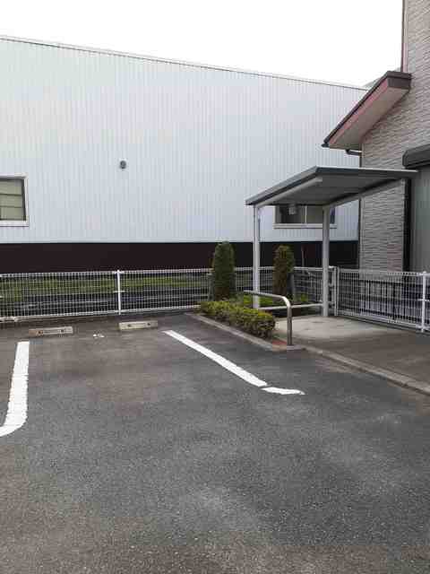 22/28 駐車場