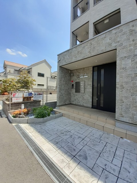 14/20 エントランス