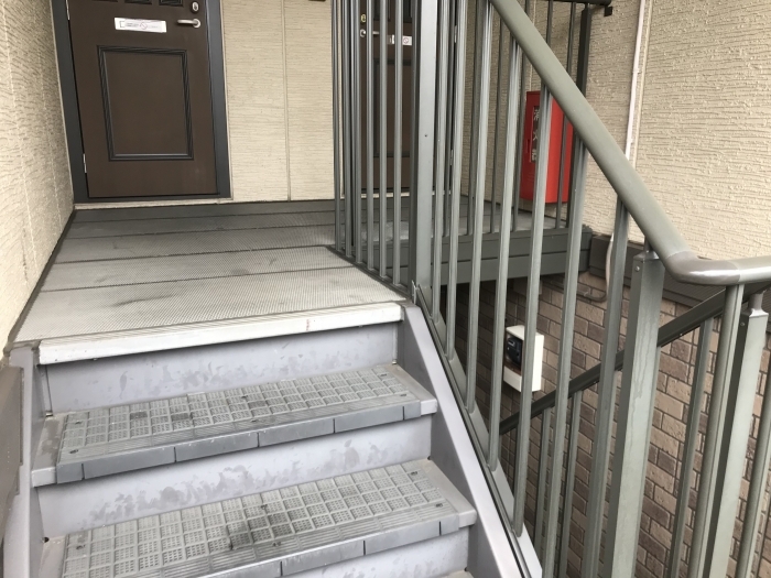 18/19 エントランス