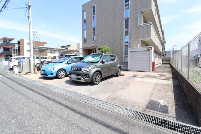 17/17 駐車場