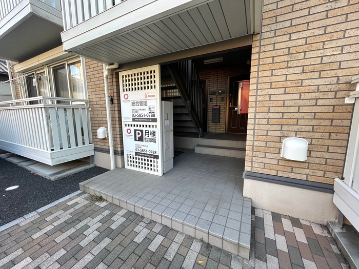 16/20 エントランス