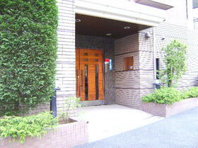 16/16 エントランス