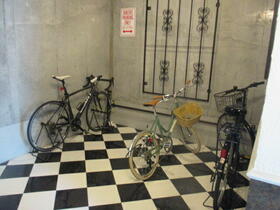 16/16 エントランス