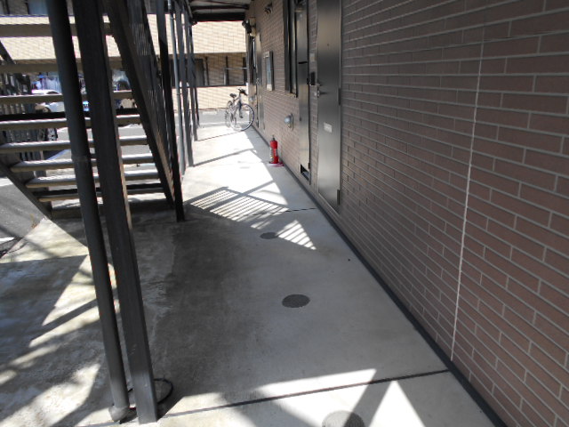 27/30 エントランス