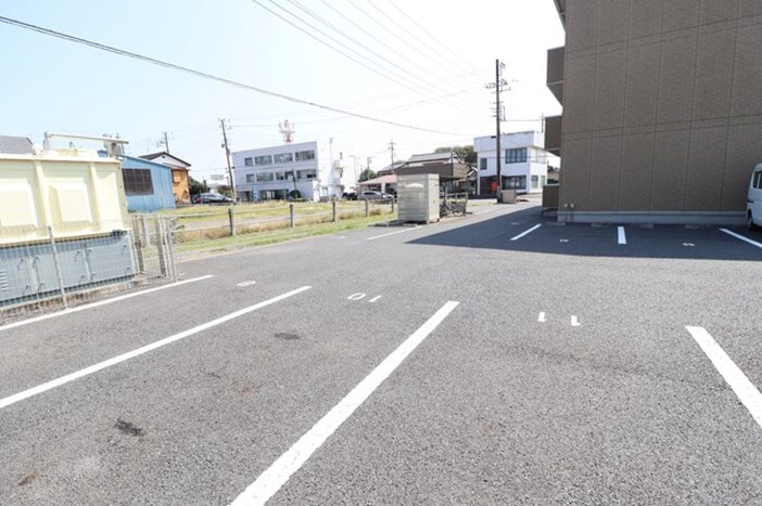 16/16 駐車場