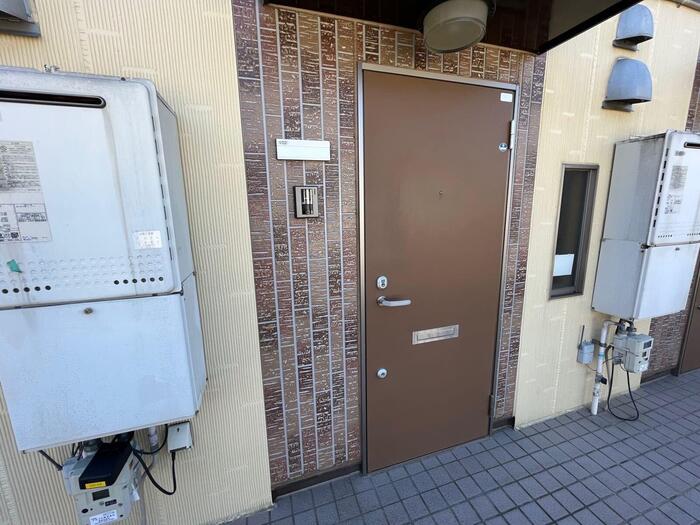 27/30 エントランス