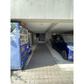 16/16 エントランス