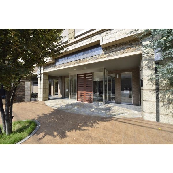 18/25 エントランス